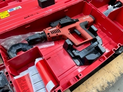 2x DX750 Hilti Nail Gun