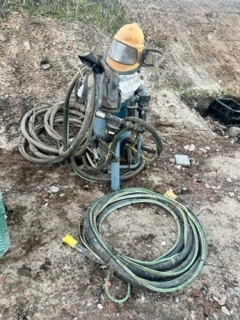 Macants Sand Blasting Pot, Hose and Helmet 