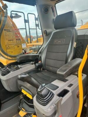 2019 JCB JS220X LC Excavator - 16