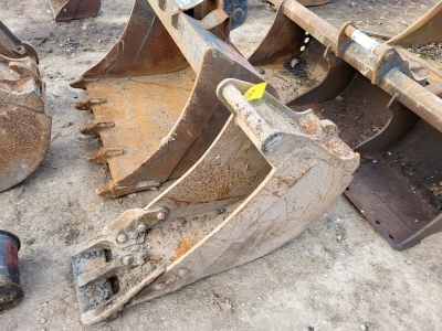 3x1ft Digging Buckets + 1x Whites 3ft Digging Bucket - 4