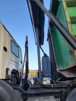 2004 Scania 114C 340 8x4 Hook Loader - 16