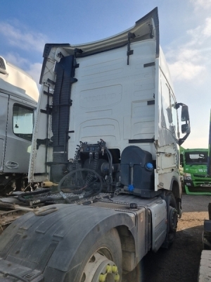 2018 Volvo FH500 6x2 Midlift Tractor Unit - 11