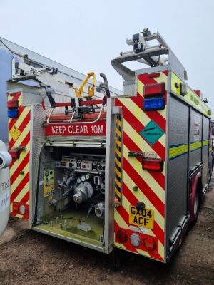 2004 Volvo 4x2 Fire Engine - 4