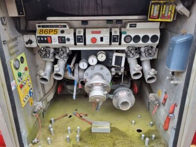 2004 Volvo 4x2 Fire Engine - 14