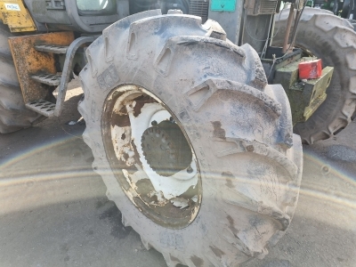 Renault 4WD Tractor - 11