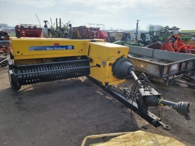 2015 New Holland 575 Baler