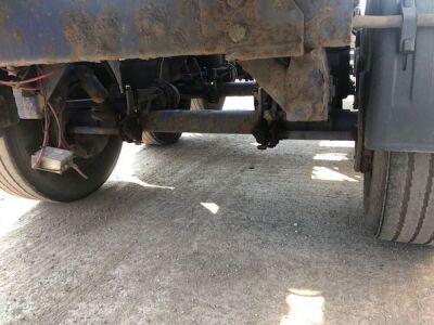 2004 Dennison Triaxle Sliding Skeletal Trailer - 17