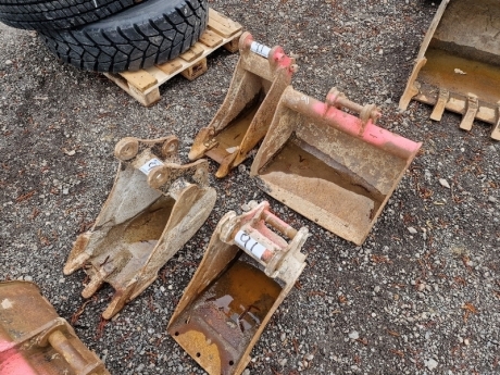 4 x Mini Digger Buckets