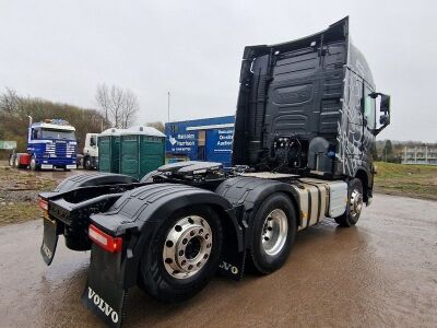 2017 Volvo FH16 750 Globetrotter Rear Lift Tractor Unit - 4