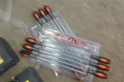 2 x Screw Driver Sets 