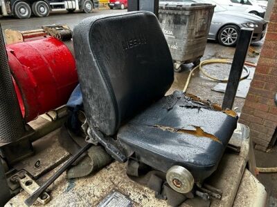 Nissan 15 Gas Fork Lift Truck - 5