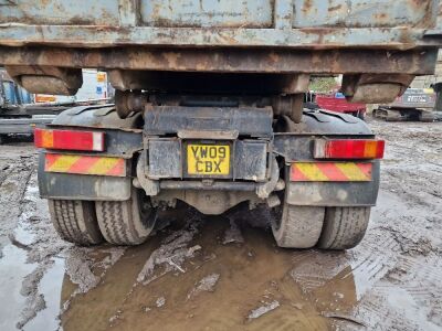 2009 Volvo FM380 8x4 Hook Loader - 19