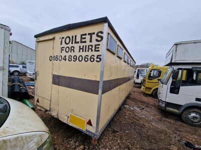 4 + 2 Tandem Axle Toilet Block - 4