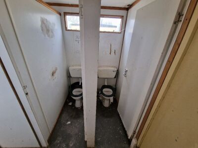 4 + 2 Tandem Axle Toilet Block - 9