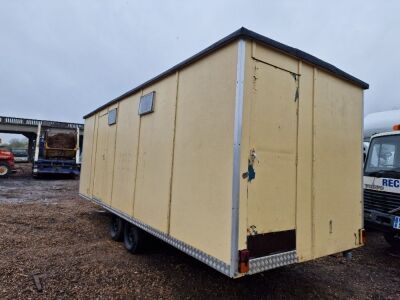 4 + 2 Tandem Axle Toilet Block - 3