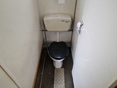 4 + 2 Tandem Axle Toilet Block - 11