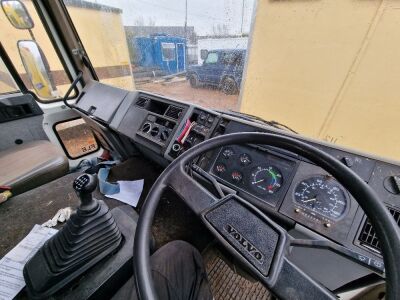 1998 Volvo FL6 18 4x2 Beavertail - 11