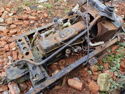 Bedford 6cyl Petrol Engine, Gearbox + Chassis Parts - 2