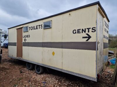 4 + 2 Tandem Axle Toilet Block