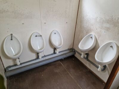 4 + 2 Tandem Axle Toilet Block - 12