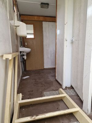 4 + 2 Tandem Axle Toilet Block - 16