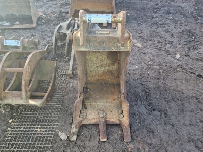 Strickland 18” Digging Bucket 50mm Pins - 2