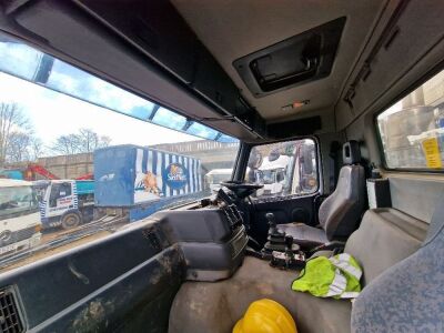 2001 Volvo FM12 8x4 Hook Loader - 17