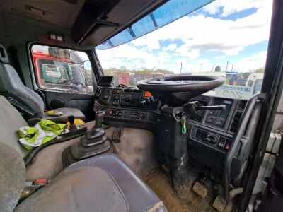 2001 Volvo FM12 8x4 Hook Loader - 18