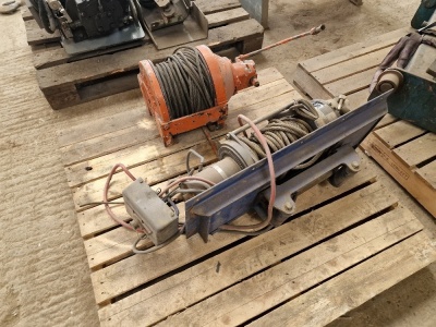 1 x Hydraulic Winch & 1 x Electric Winch - 2