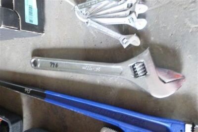 24" Adjustable Spanner 