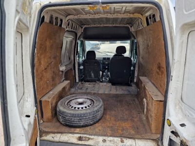 2004 Ford Transit Connect Van - 13