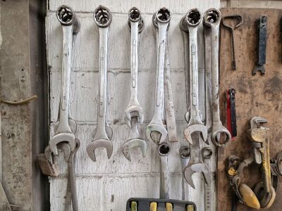 Work Bench Cabinet & Vice - 10