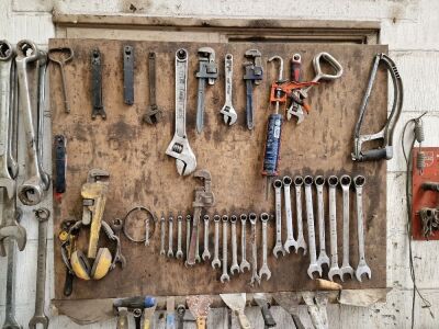 Work Bench Cabinet & Vice - 11