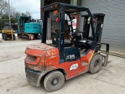 2002 Toyota 25 Forklift - 3