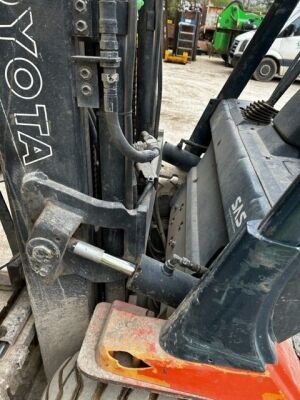 2002 Toyota 25 Forklift - 10