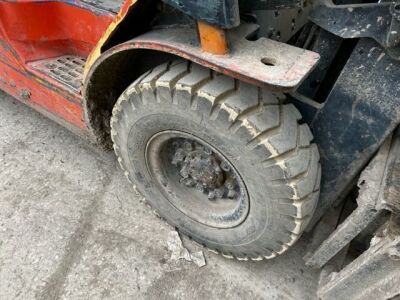 2002 Toyota 25 Forklift - 12