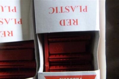 100 Packets of Red Wall Plugs 