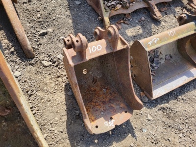 CAT 10 Inch Digging Bucket - 2