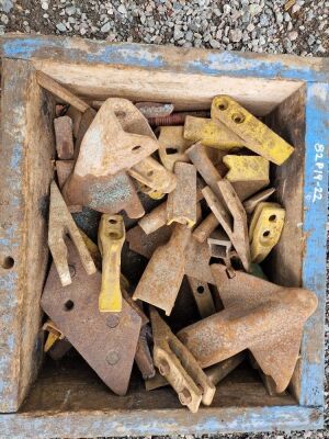 Quantity of Digger Bucket Points/ Teeth Etc.