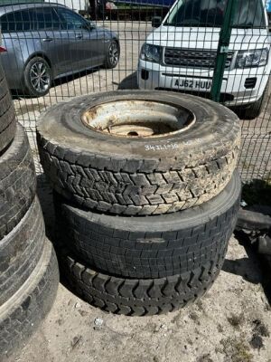 3x 295/80 Tyres & Rims