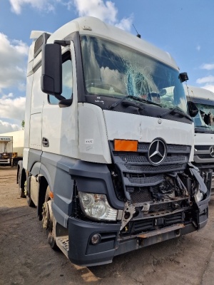 2015 Mercedes Actros 6x2 Midlift Tractor Unit - 3