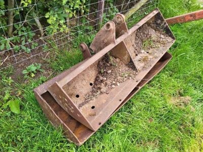 2 x JCB Ditching Buckets 4ft 45mm Pins 