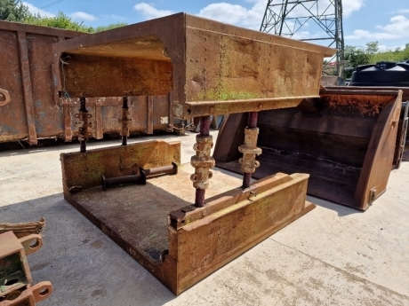 2.5m x 2.5m Manhole Box