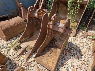 2 x 2ft Digging Buckets