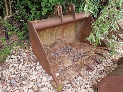 5ft 6”Digging Bucket