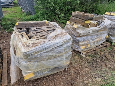 2x Pallets of Heras Fencing Feet