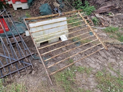 1x Metal Gate