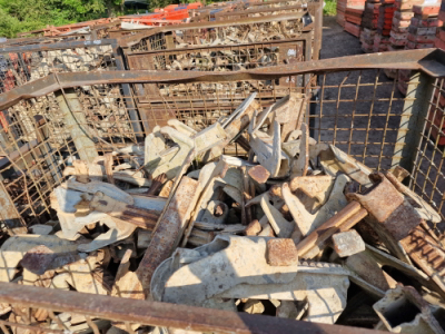 100 x Peri BFD Multi Couplers & Stillage - 2