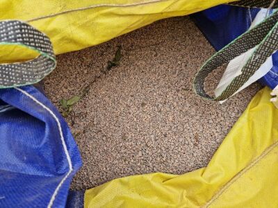 2x Ton Bags, 1x Crushed Slate & 1x Pea Gravel