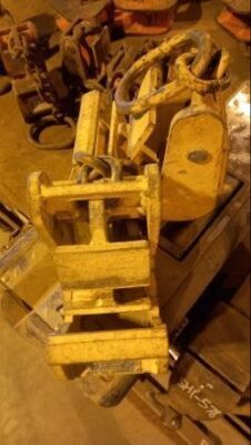 2x Peri Panel Lifting Clamps - 3